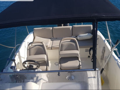 Motorówka szybka Quicksilver 675 Sundeck · 2015 · Quicksilver 675 Sundeck (1)