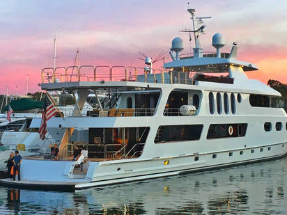 Bateau à moteur Sun Coast Marine Leight Star · 1984 (réarmé 2009) · 143' UNIQ SUPER YACHT (1)