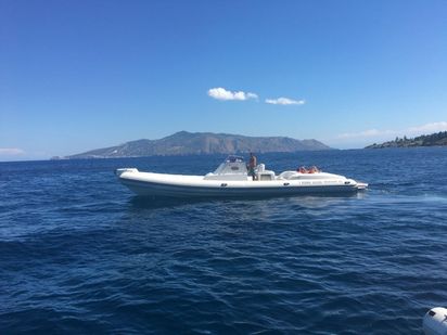 Bateau semi-rigide Heaven 40 FB · 2015 · Heaven 40 (1)