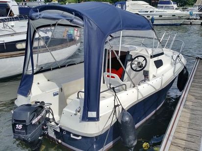 Imbarcazione a motore Quicksilver 450 Cabin · 2014 · Hatschi (0)