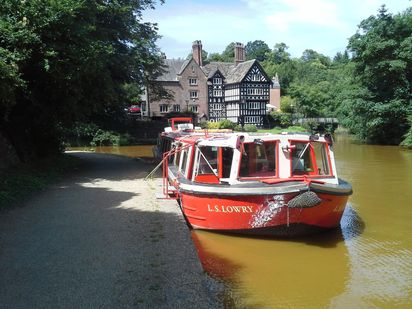 Bateau à moteur Custom Built · 1980 · L.S. Lowry (1)