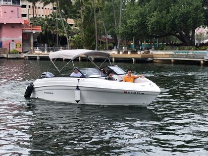 Hors-bord Rinker Q3 · 2019 · Rinker Q3 (0)