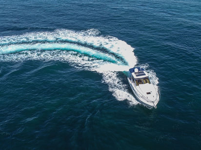 Bateau à moteur Azimut 30 · 1985 (réarmé 2019) · Abyssos (1)