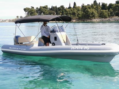 Bateau semi-rigide Bura 6.7 · 2022 · Bura 6,7 step (1)