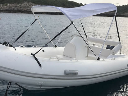 Bateau semi-rigide Venus 420 · 2018 (0)