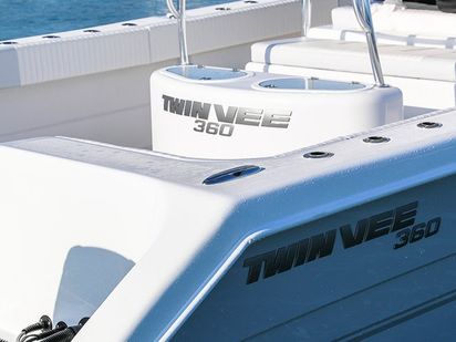 Hors-bord Twin Vee 360 · 2019 · Poseidon (1)