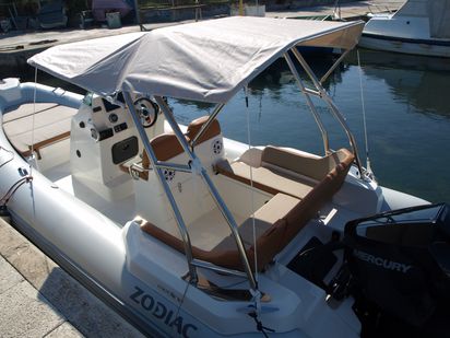 Bateau semi-rigide Zodiac NZO 680 BC/BG · 2022 · Medline 6.8 2022 (0)