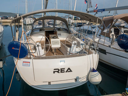 Sailboat Bavaria Cruiser 37 · 2016 · Rea (0)