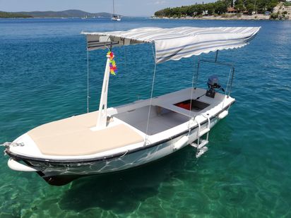 Motorboat Elan Pasara 500 · 1982 (refit 2021) · Traditional boat (1)