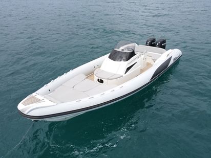 Bateau semi-rigide Lomac Adrenalina 9.5 · 2020 (0)