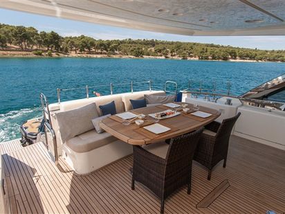 Bateau à moteur Monte Carlo MCY 66 · 2019 · Five Weeks (1)