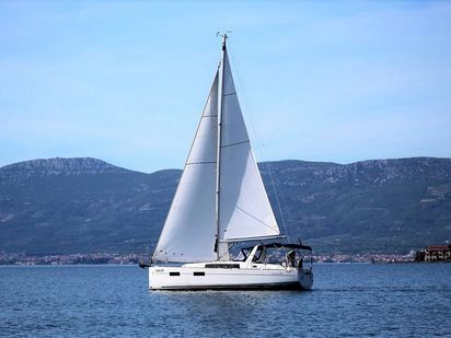 Voilier Beneteau Oceanis 35 · 2016 (0)