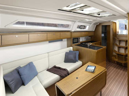 Sailboat Bavaria Cruiser 37 · 2015 · HM INO (1)