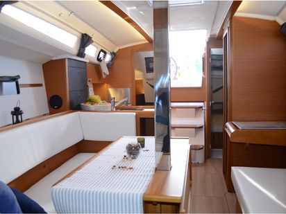 Sailboat Jeanneau Sun Odyssey 349 · 2019 · Višnjica (1)