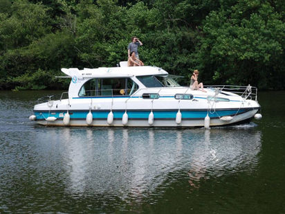 Houseboat Nicols Sedan 1170 · 2000 (0)