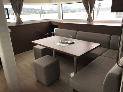 Catamarán Lagoon 52 · 2019 · Dugongo II (GND) (6 cab + 1 crew) (A/C, WM, Generator, Inverter, Tender Lift) (1)