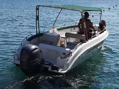 Bateau à moteur Volos Marine . · 2012 · Ampelaki1 (1)