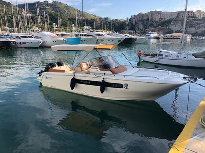 Hors-bord Invictus 270 CX SUN · 2019 (0)