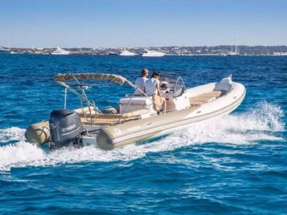 Bateau semi-rigide Zodiac Medline 850 · 2014 (0)