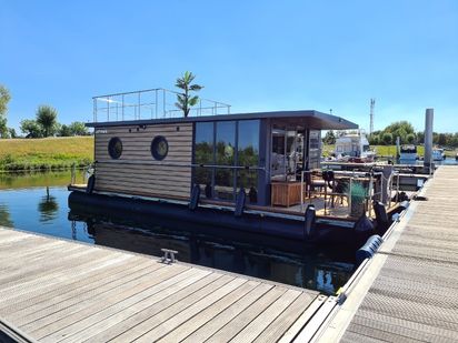 Houseboat Custom Built · 2022 (0)