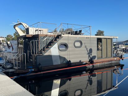 Łódź mieszkalna Campi 400 · 2022 · Houseboat One (1)