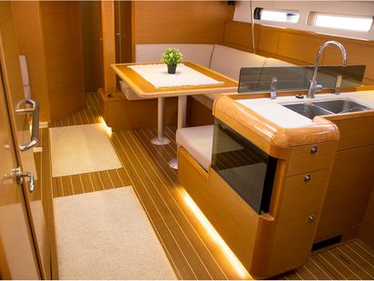 Sailboat Jeanneau Sun Odyssey 439 · 2013 · Thales (1)