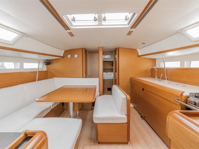 Velero Jeanneau Sun Odyssey 519 · 2018 · PERRO BLANCO (1)