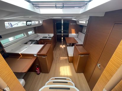 Zeilboot Jeanneau Sun Odyssey 440 · 2023 · Alboran Amaretto (Radazul) (1)