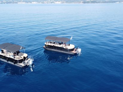 Bateau à moteur Custom Pontoon · 2016 (0)