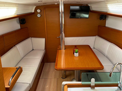 Sailboat Jeanneau Sun Odyssey 389 · 2019 · Cash (1)