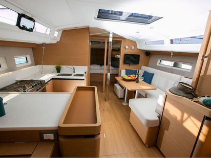 Zeilboot Jeanneau Sun Odyssey 440 · 2021 · BLACK BIRD (1)