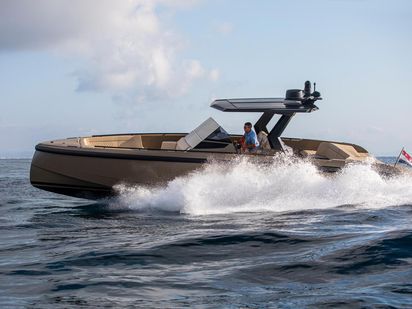 Motorboat Vanquish VQ40 · 2024 · Goldfinger (1)