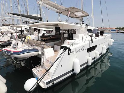 Katamaran Fountaine Pajot Astrea 42 · 2019 · Bella V (0)