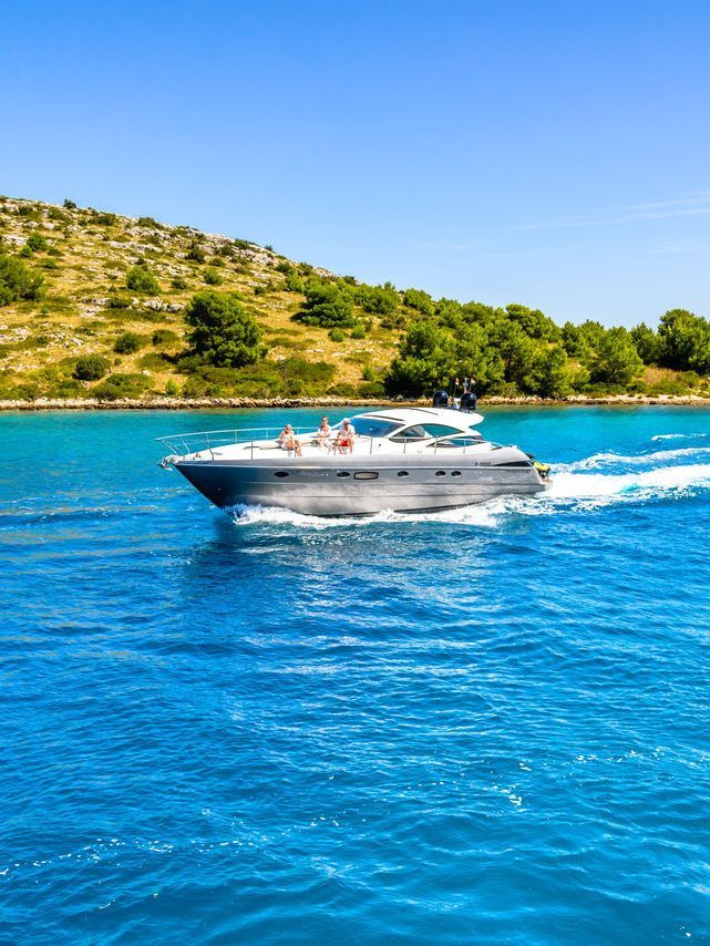 A motorboat in blue water at medium speed