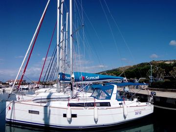 Velero Beneteau Oceanis 38 · 2017