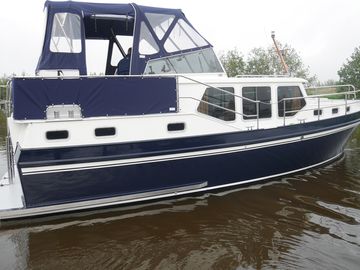 Motorboat Privateer 34 · 2000 (0)