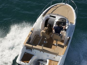 Speedboat Jeanneau Cap Camarat 6.5 WA · 2013