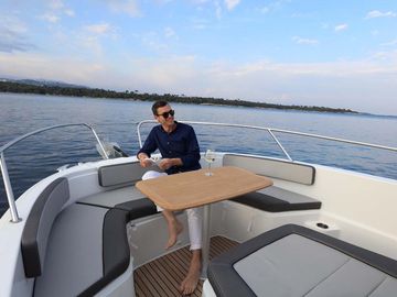 Barco a motor Jeanneau Cap Camarat 9.0 WA · 2020