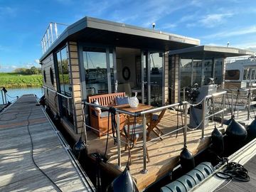 Houseboat Custom Built · 2022 (0)