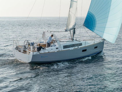 Sailboat Beneteau Oceanis 38 · 2015 (0)