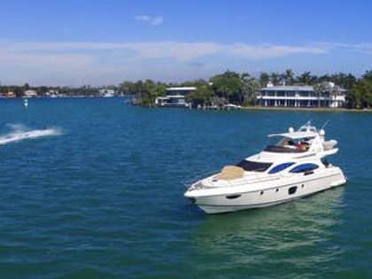 Bateau à moteur Azimut 68 · 2006 (0)