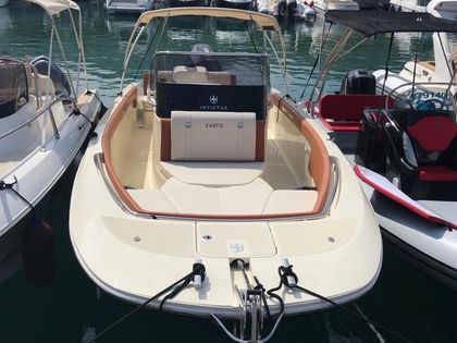 Barco a motor Invictus 240 FX · 2018 (0)