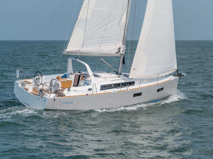 Sailboat Beneteau Oceanis 38 · 2014 (0)