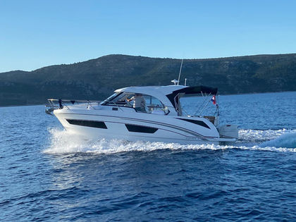 Bateau à moteur Beneteau Antares 9 OB · 2020 (0)