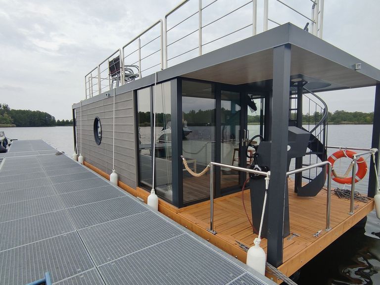 Houseboat Custom Built · 2022 (0)