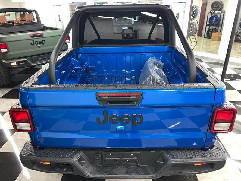 2020 Jeep Gladiator Sport S 4×4 4dr Crew Cab 5.0 ft. SB