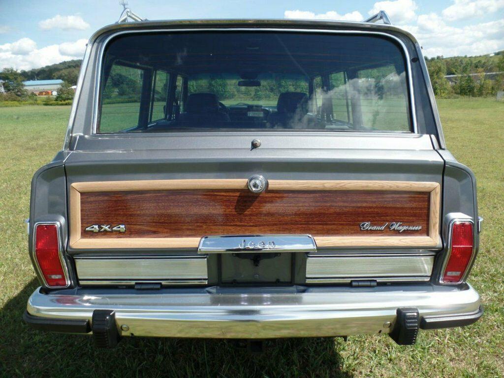 1990 Jeep Wagoneer 4dr Wagon 4WD