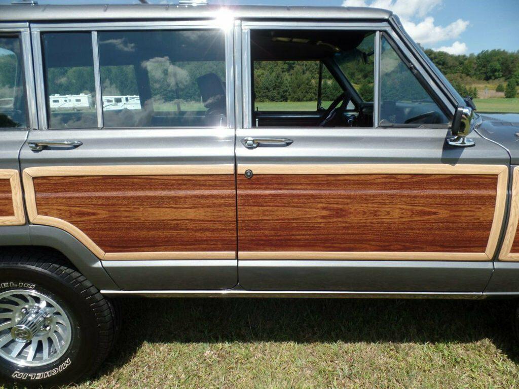 1990 Jeep Wagoneer 4dr Wagon 4WD