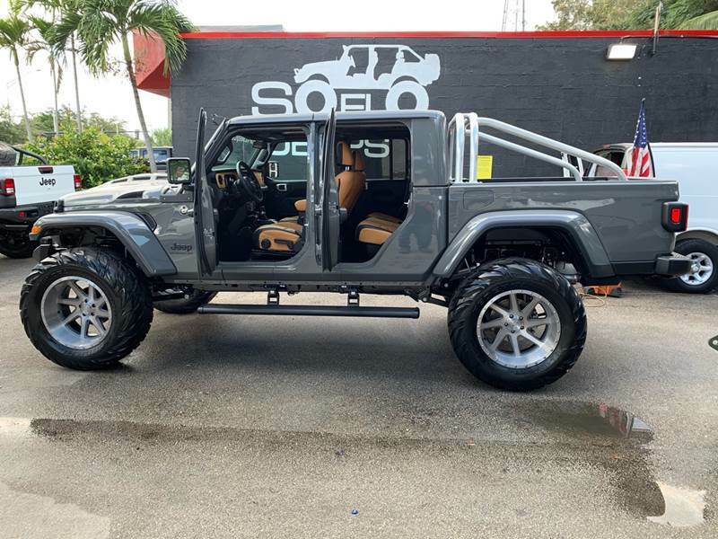 2020 Jeep Gladiator Sting grey Lifted Custom Gladiator max tow 40