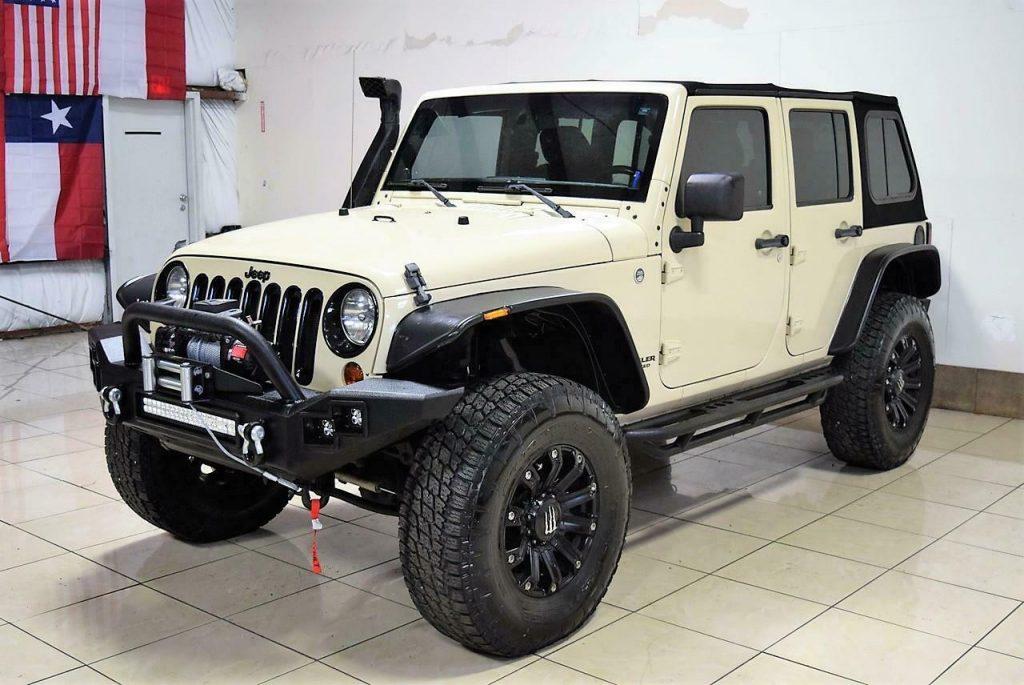 2011 Jeep Wrangler Sahara Lifted 4X4 OFFROADING